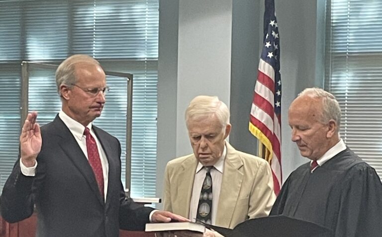 Donald van der Vaart being sworn in as head of OAH